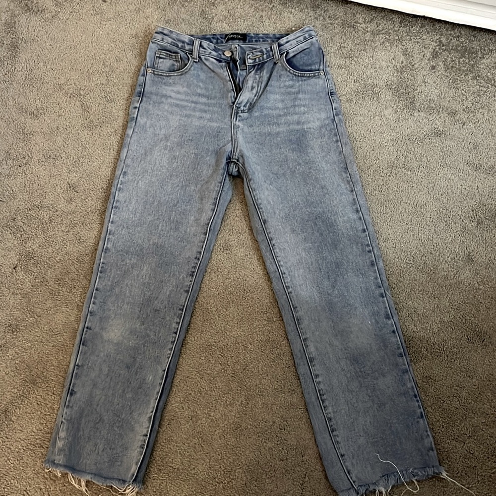 Nasty gal straight leg jeans, slightly cropped above ankle. Size 6